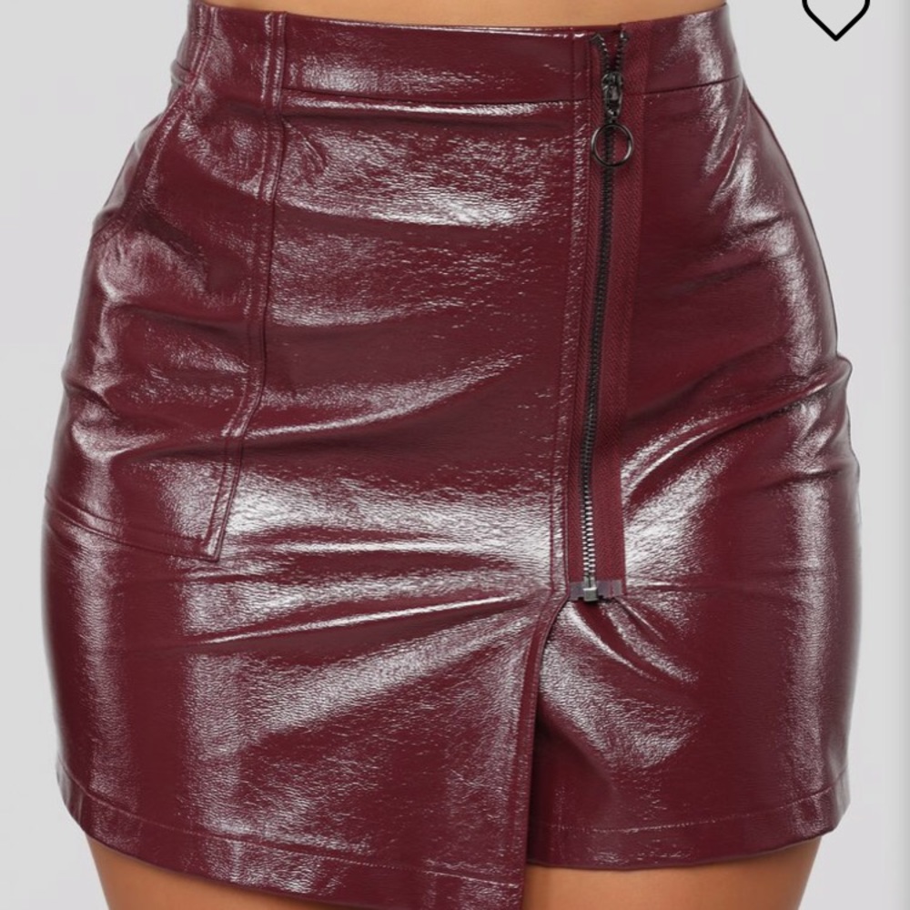 FASHION NOVA faux leather mini skirt !